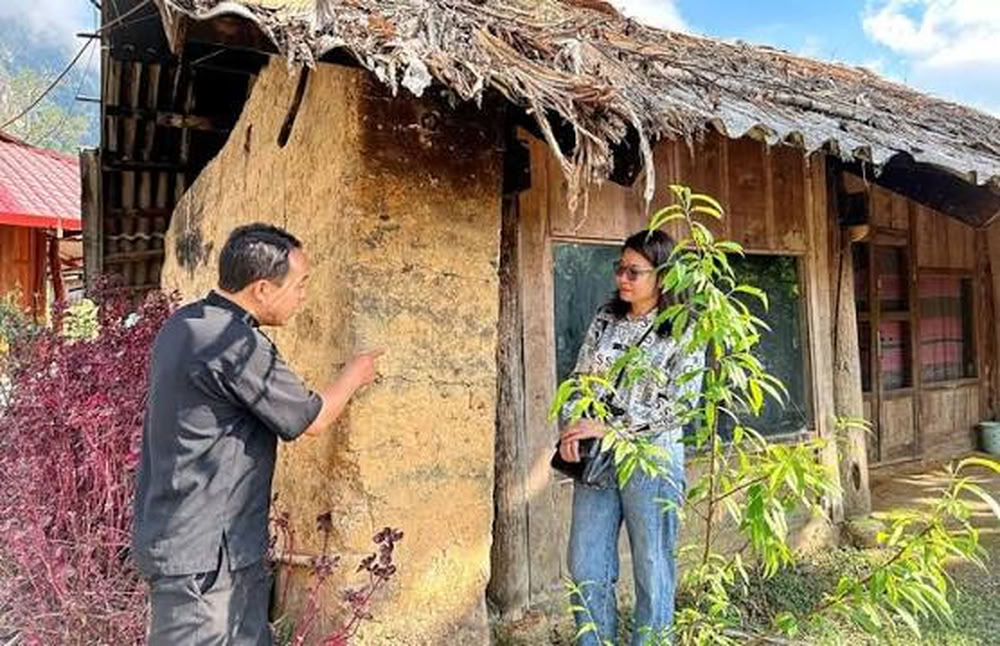 Une ancienne maison en terre battue de Sin Suối Hồ, construite selon les techniques traditionnelles de la communauté Hmong.